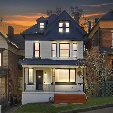 Newly Renovated Victorian Gem Perfect Space For Family Vacations! Pittsburgh Exterior foto